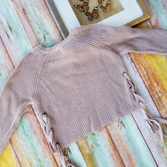 NWT Moon & Madison Blush Cropped Lace Up Sweater L - Picture 5 of 7